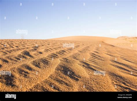 sand dunes in saudi arabia Stock Photo - Alamy