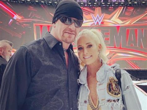 Michelle McCool Shares Rare Photo With Husband The Undertaker to ...