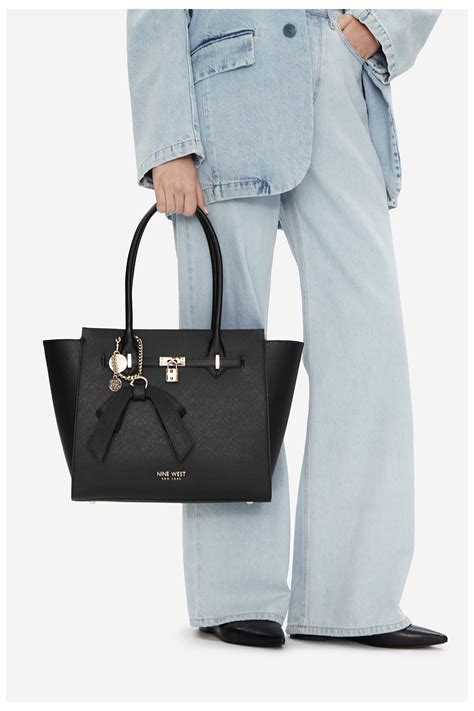 Torebka NINE WEST CEO-CHELSEA-CHARM-III-LX10186 Czarny - CCC.eu