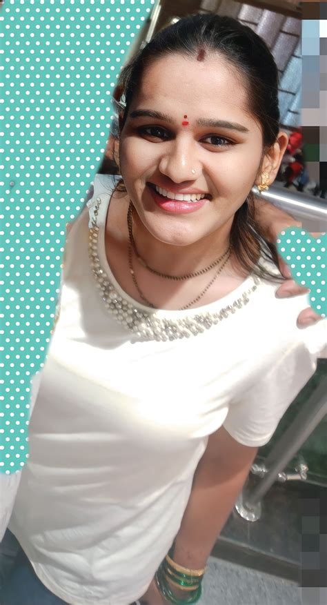 On public demand.. Uploading my wife pic with Face unblurred..Be gentle