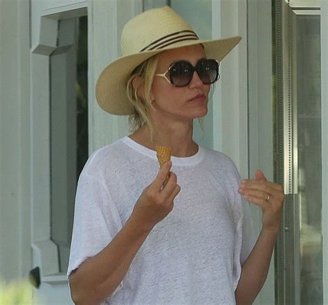 Opušteni look Cameron Diaz za šetnju po Los Angelesu