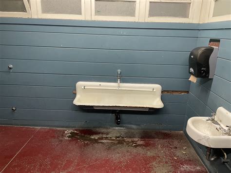 Help: Not getting Erection when Naked : r/CommunalShowers