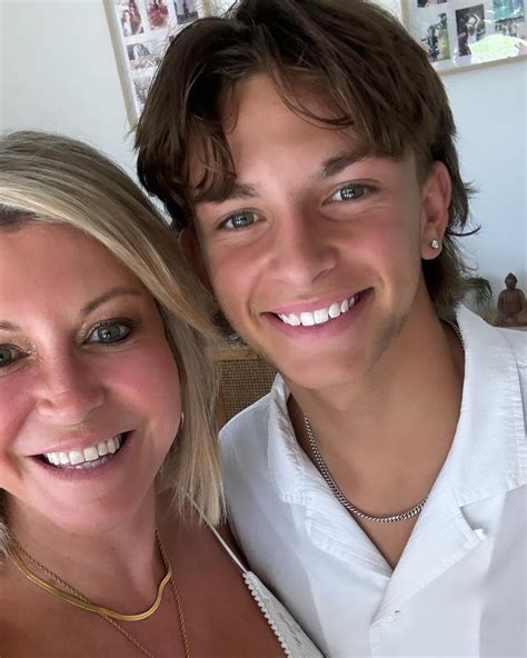 Rozz Switzer | Family🎄’23 🤍 Sending love to all who find this time of