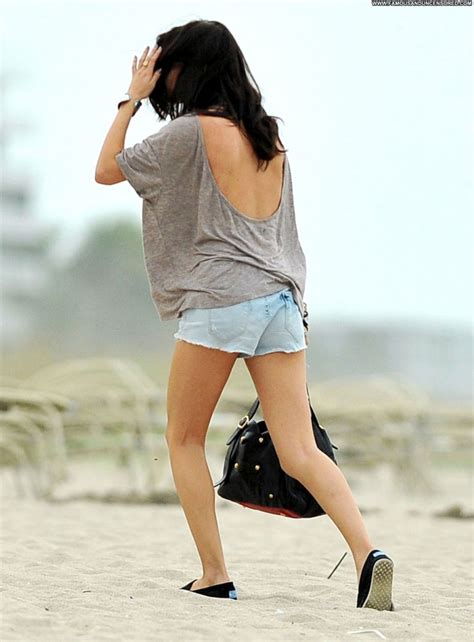 Selena Gomez The Beach Celebrity Posing Hot High Resolution Beach ...