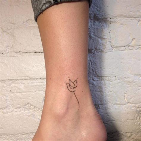 The Prettiest Minimalist Tattoos on Pinterest | Small flower tattoos ...