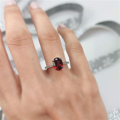 Сребърен пръстен с червен камък "Гранат" – Silenti Jewelry