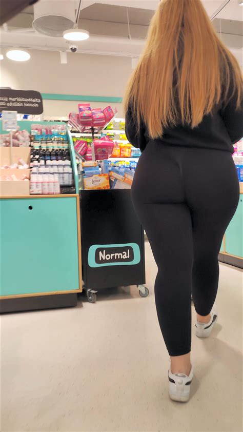 Short but stacked PAWG blonde in black leggings - Spandex, Leggings