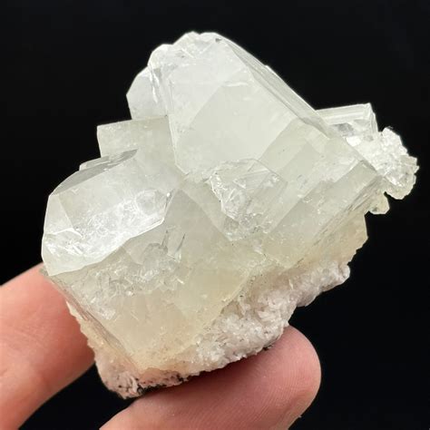 5 Good Reasons to Save this Crystal Shop in Your Secret Safe Places