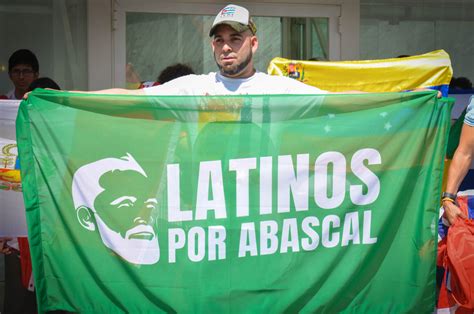 En las entrañas de la campaña de Vox: ¿qué piensan los latinos que van
