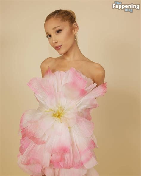 Ariana Grande Stuns at CinemaCon in Las Vegas – Fappening🍆💦