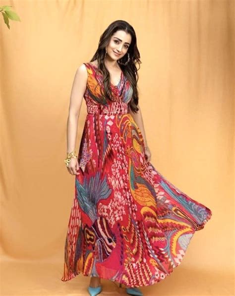 Trisha Krishnan Elegant Classy Looks And Outfits - K4 Fashion