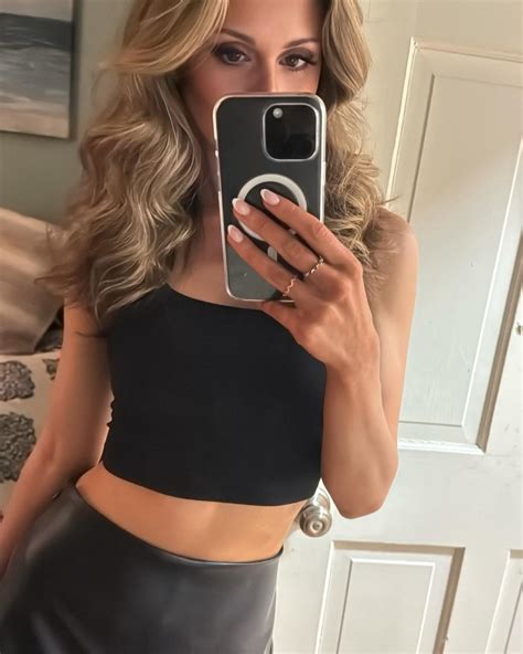 Lucy Burdge (@lucilleburdge) • Instagram photos and videos