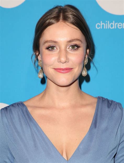 Julianna Guill - HawtCelebs