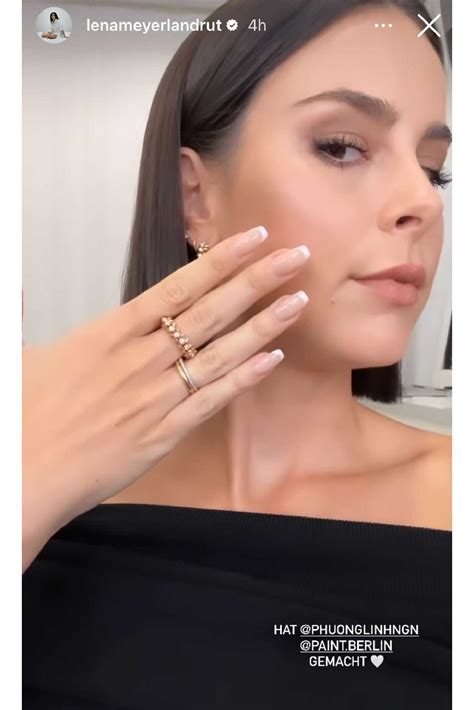 Lena Meyer-Landrut mit French Nails: Dank dieser Nagelform verpasst die