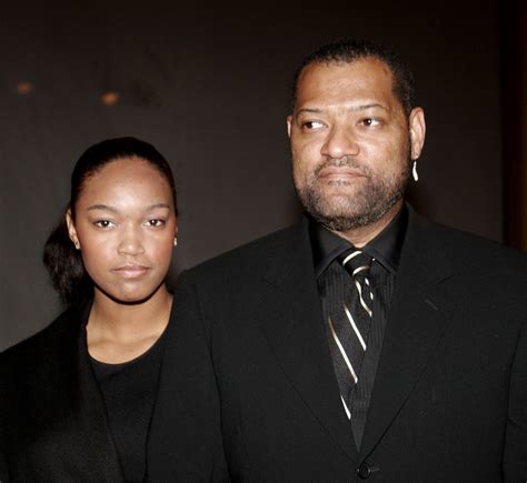 Filha de Laurence Fishburne tem mandado de prisão expedido após faltar