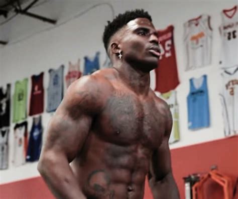 Tyreek Hill's Workout Routine and Diet Plan | Dr Workout