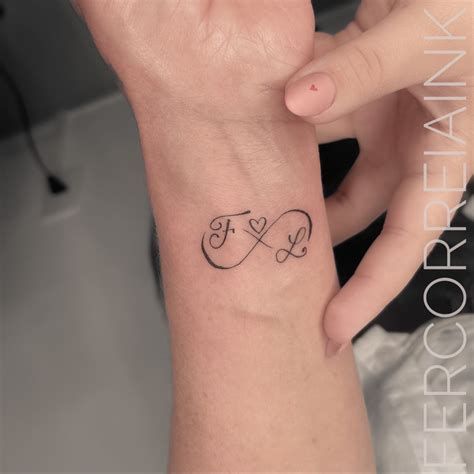 Tatuagem Infinito Com Letras - Tatuagem infinito com as iniciais do pai e da mãe | Infinito pai e mae ...