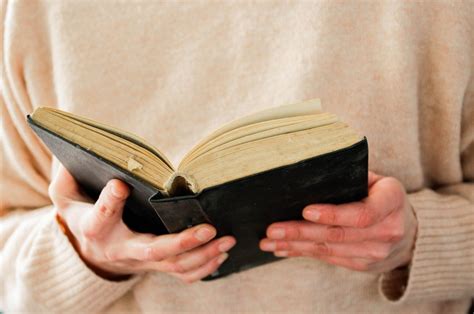 6 Scientific Benefits of Reading More