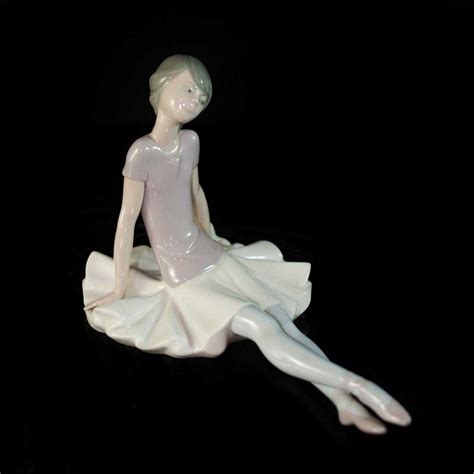 Lladro Sitting Ballerina Figurine