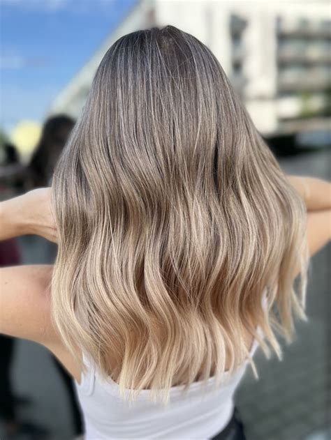 Koloryzacja Air Touch - Cut Cut Academy