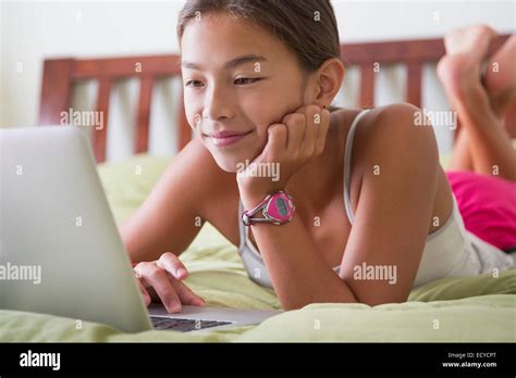 10 11 years girl brown hair hi-res stock photography and images - Alamy