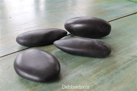 How to mod podge on rocks