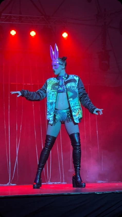 𝘑𝘦𝘴𝘴𝘪𝘤𝘢 𝘙𝘰𝘣𝘣𝘪𝘯𝘴 (@jess_circus_) • Instagram photos and videos