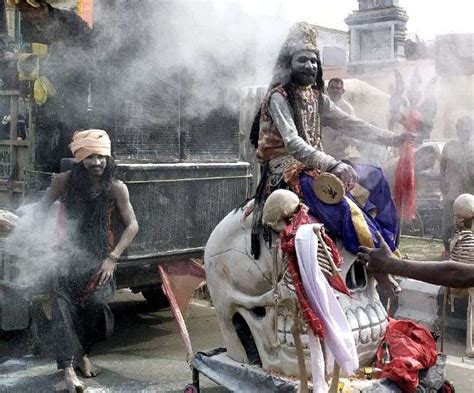 MahaShivaratri 2020: एक बरात ऐसी भी, तस्‍वीरों में देखिए भूत प्रेत और ...