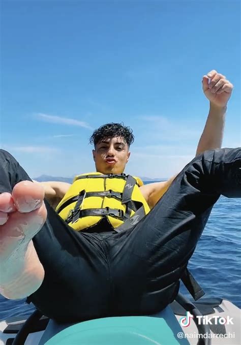 Naim Darrechi's feet