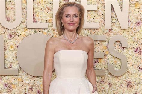 Gillian Anderson, 55, Shuts Down 2024 Golden Globes Red Carpet in Gown