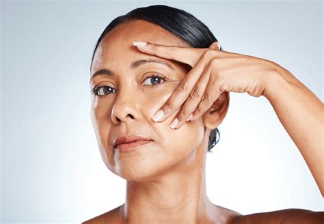 Unlock the Secrets: Understanding the Science Behind Aging Skin | SKINNEY