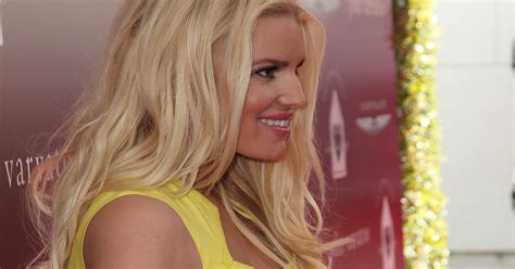 jessica-simpson-shows-off-her-big-tongue