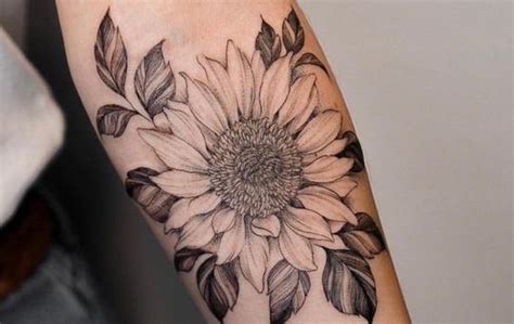 Tatuagem Girassol Preto E Branco - 35 Tatuagens Fantásticas de Flor de Girassol e o seu significado - 123 ...