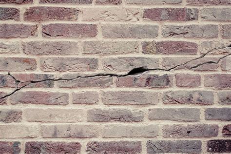 retakan   rumah berbahayakah   mengatasinya