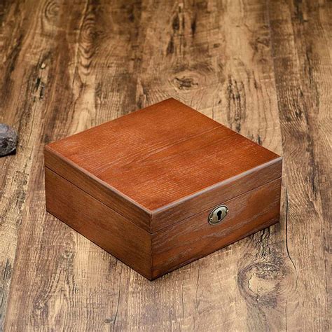 Brown Retro Wooden Watch and Jewelry Storage Box with Key - Innovato Design