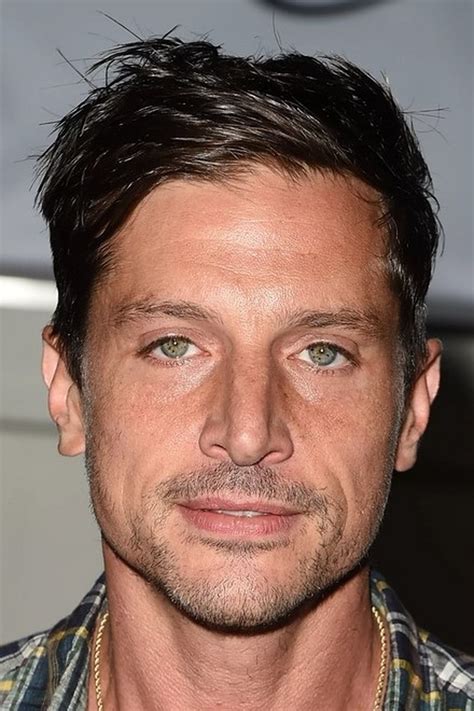 Simon Rex - Biografía, mejores películas, series, imágenes y noticias