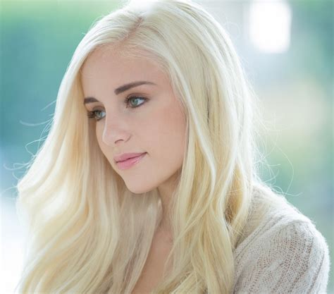 Pin by Allie Koopman on character looks/style inspirations | Naomi