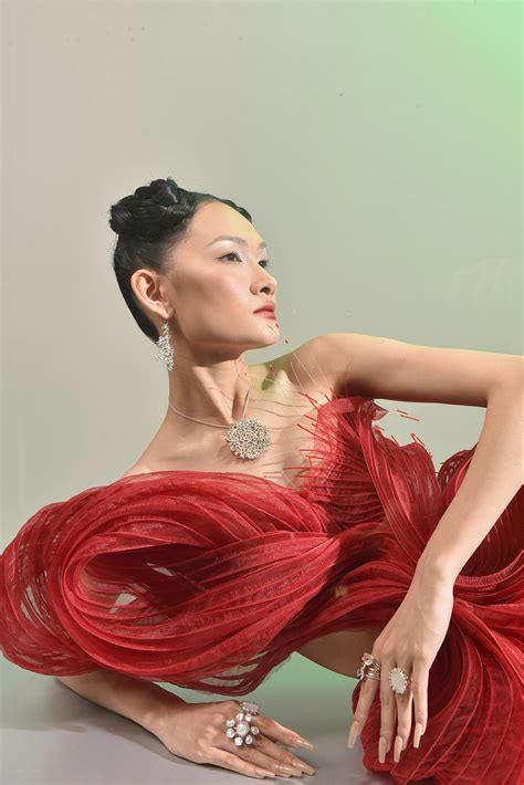 minimal background      minimal background