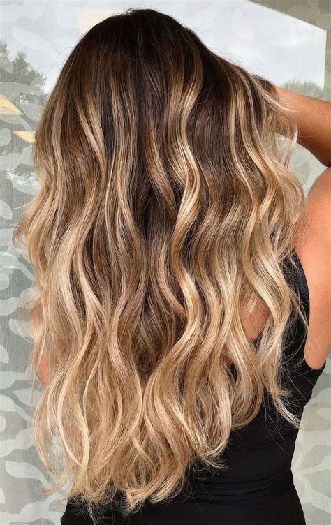 27 Beach Highlights Ideas For Brunettes - Styleoholic