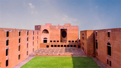 IIM Ahmedabad: Online Courses, Fees, Working Professionals