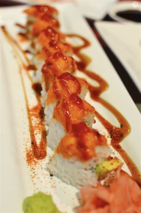 delfinoluma thecasualdiner spicy girl roll