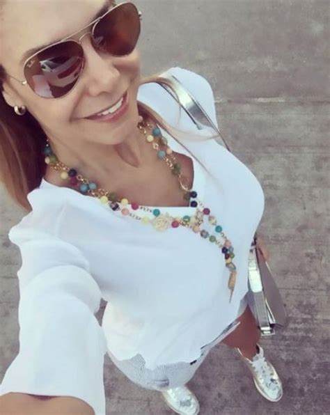 Lis Vega derrocha sensualidad con colorido bikini en Instagram