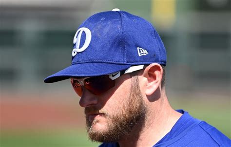 max muncy lost weight due  illness  traveled  dodgers  south