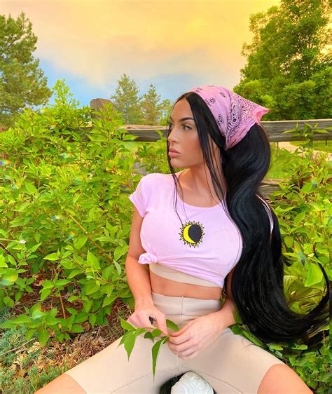 Julia Lynn Sandoval biography, 28 Photos, Age, Height, Real Name