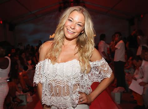 LeAnn Rimes Poses Nude To Show What Psoriasis Looks Like: 'I Needed
