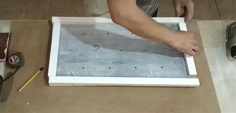 Мягкое сиденье с модной каретной стяжкой, которое украсит прихожую