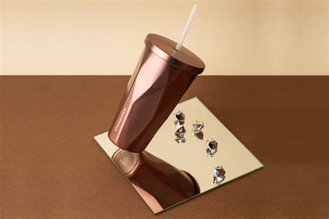 Фото дня: весенние тамблеры от Starbucks - Recycle