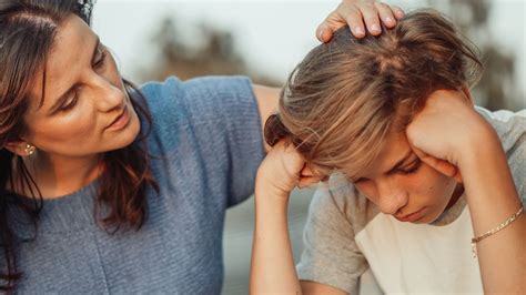 Qué es el incesto emocional, un tipo de maltrato psicológico encubierto