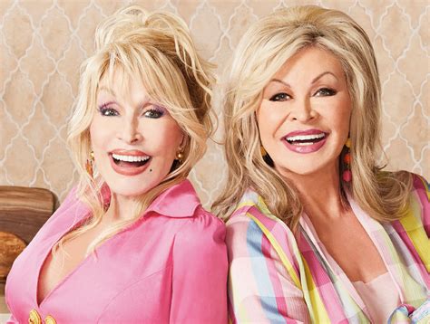 Dolly Parton Partners With Her Sister For Cookbook