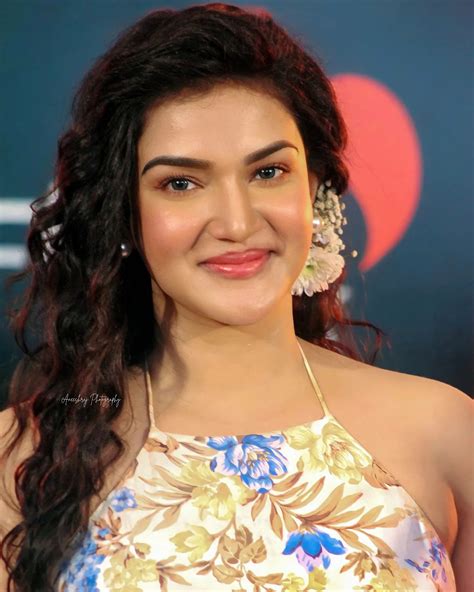 Honey Rose Photos, Pictures & Honey Rose Images - Kerala9.com
